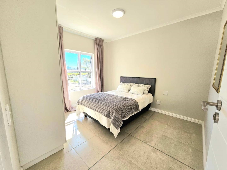 1 Bedroom Property for Sale in Oakglen Western Cape